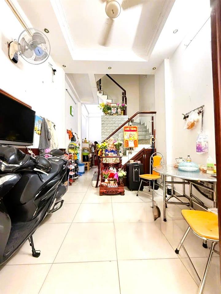 Nhà 4 tầng 4pn sân thượng thoáng bê tông cốt thép quận 10 sát điện biên phủ. chỉ 5.x tỷ