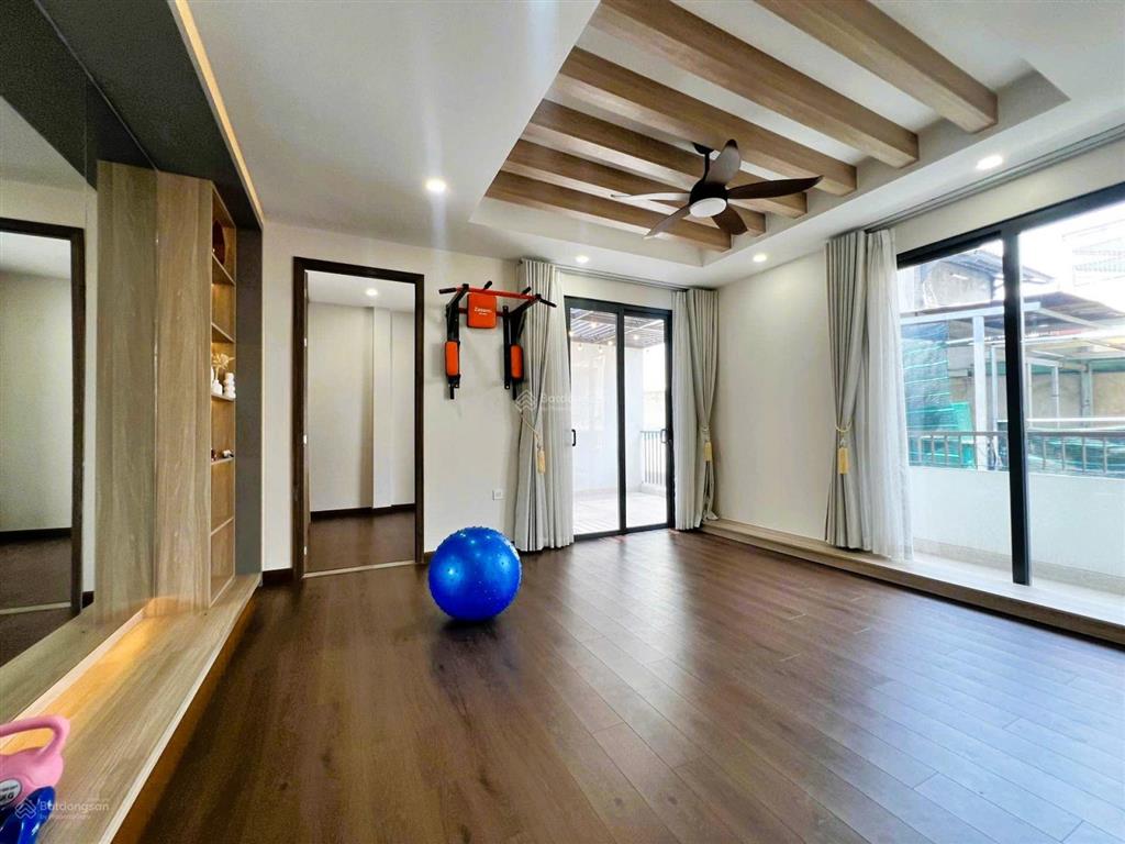 Nhà quận 10 phong cách nhật ngang 9,5m sân rộng nhiều phòng chức năng cao cấp xem ngay