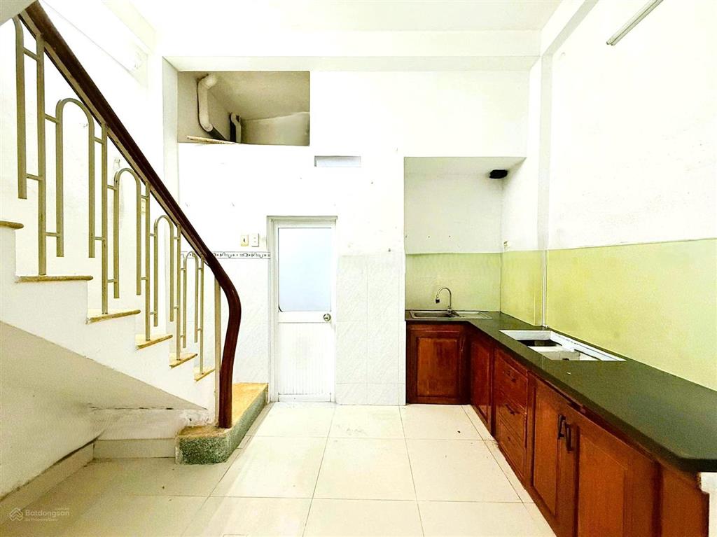 Nhà lê văn sỹ. 34m2 3 tầng btct 4pn cực thoáng gần sân bay chỉ 6,25 tỷ hiếm