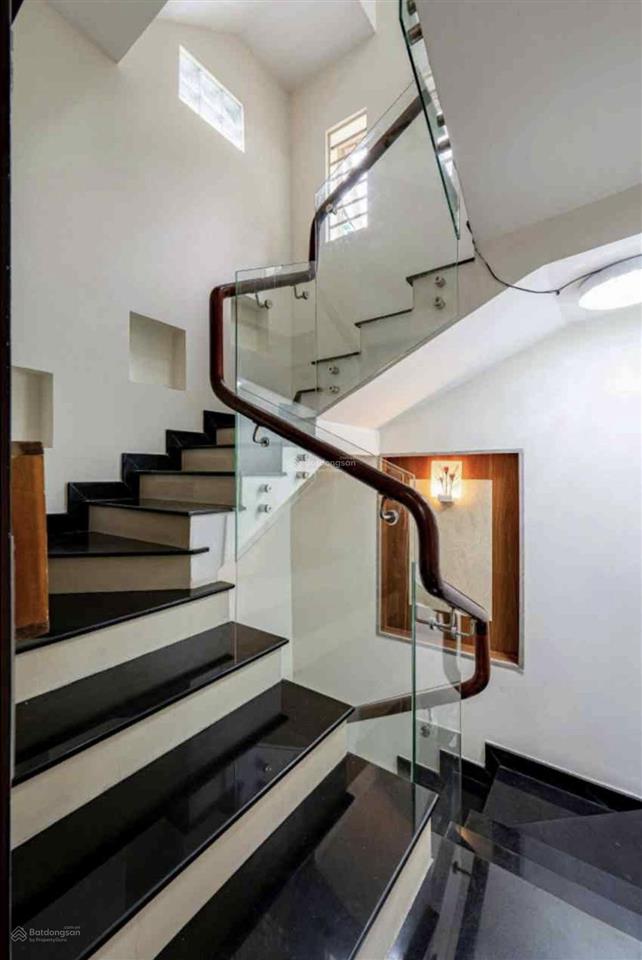Q10 nhà 5 tầng 48m2 chỉ 7t25 trục đường bà hạt thông ngô gia tự