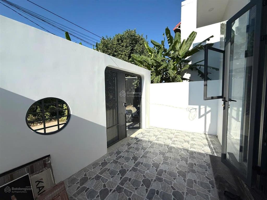 Nhà mới, nội thất đầy đủ, sang trọng, trẻ trung