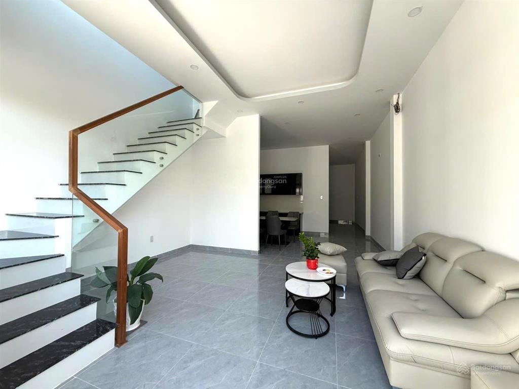 Nhà mới, nội thất đầy đủ, sang trọng, trẻ trung