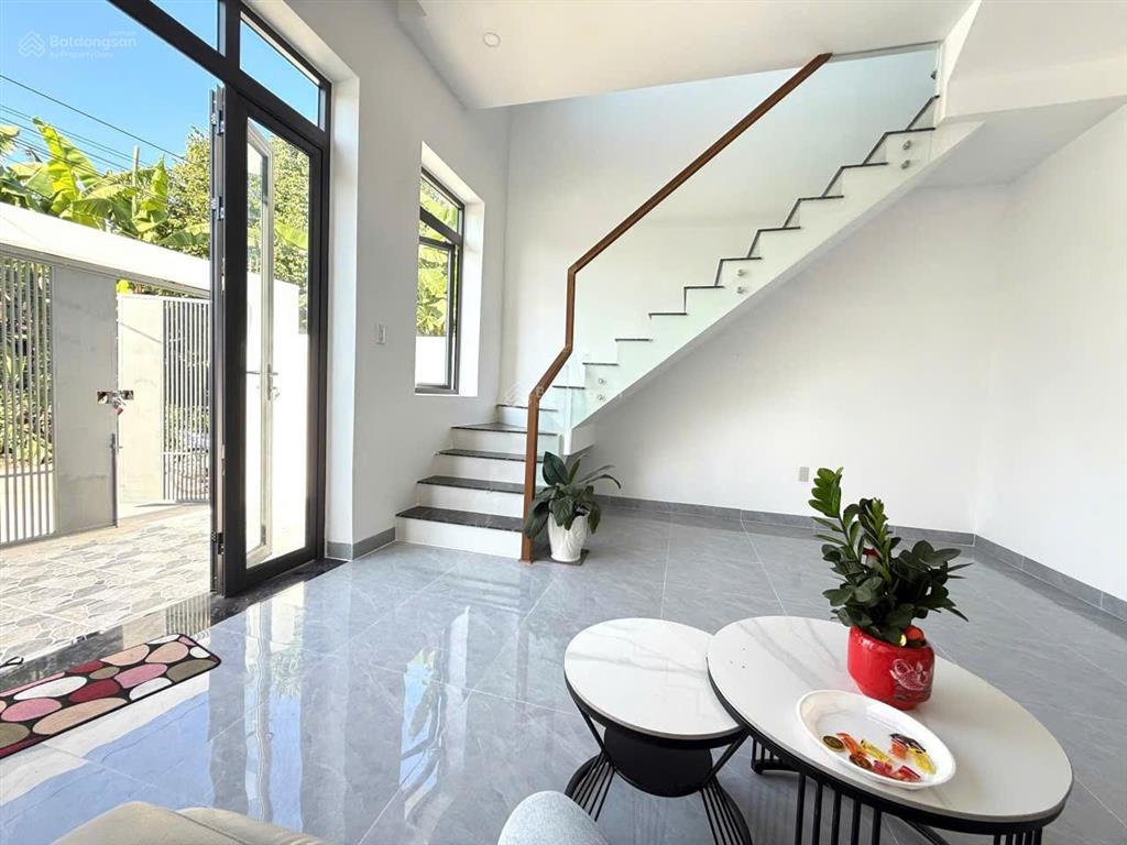 Nhà mới, nội thất đầy đủ, sang trọng, trẻ trung