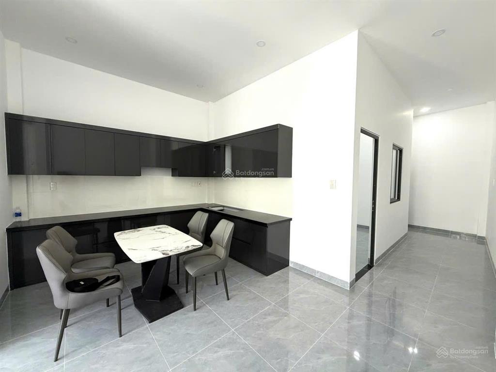 Nhà mới, nội thất đầy đủ, sang trọng, trẻ trung