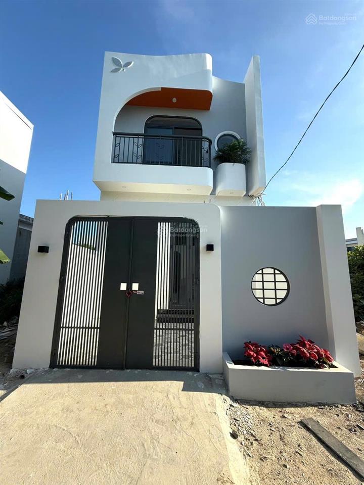 Nhà mới, nội thất đầy đủ, sang trọng, trẻ trung