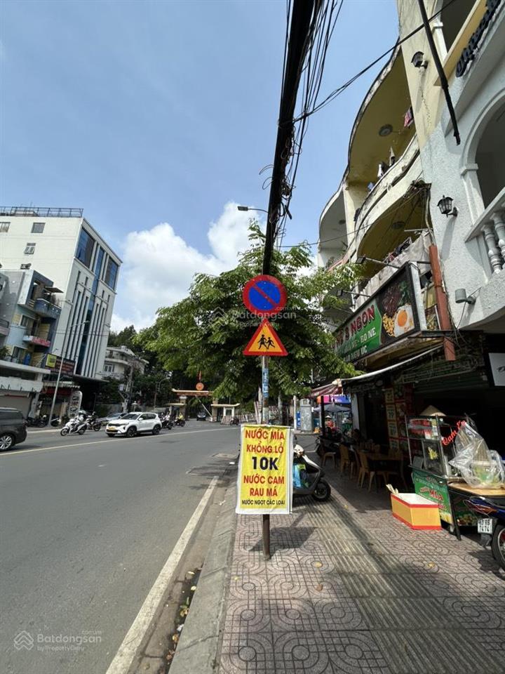 Hxh phan đình phùng  cầu kiệu phú nhuận  cách mt 20m  4 tầng btct  tiện spa mới  chỉ 7. x tỷ.