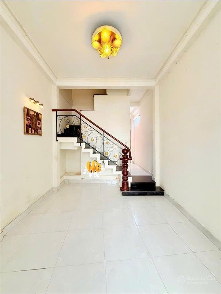 Hxh phan đình phùng  cầu kiệu phú nhuận  cách mt 20m  4 tầng btct  tiện spa mới  chỉ 7. x tỷ.