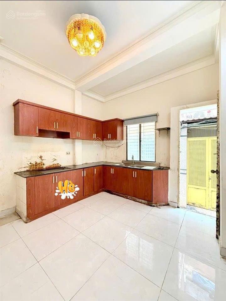 Hxh phan đình phùng  cầu kiệu phú nhuận  cách mt 20m  4 tầng btct  tiện spa mới  chỉ 7. x tỷ.