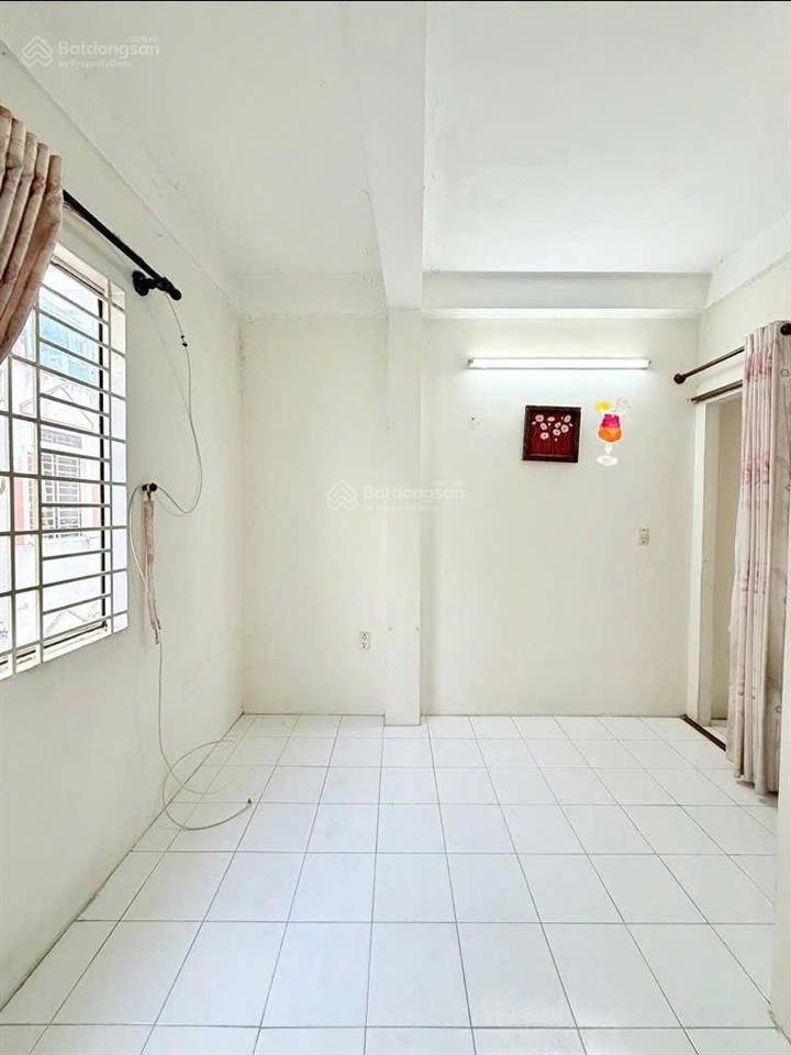 Hxh phan đình phùng  cầu kiệu phú nhuận  cách mt 20m  4 tầng btct  tiện spa mới  chỉ 7. x tỷ.