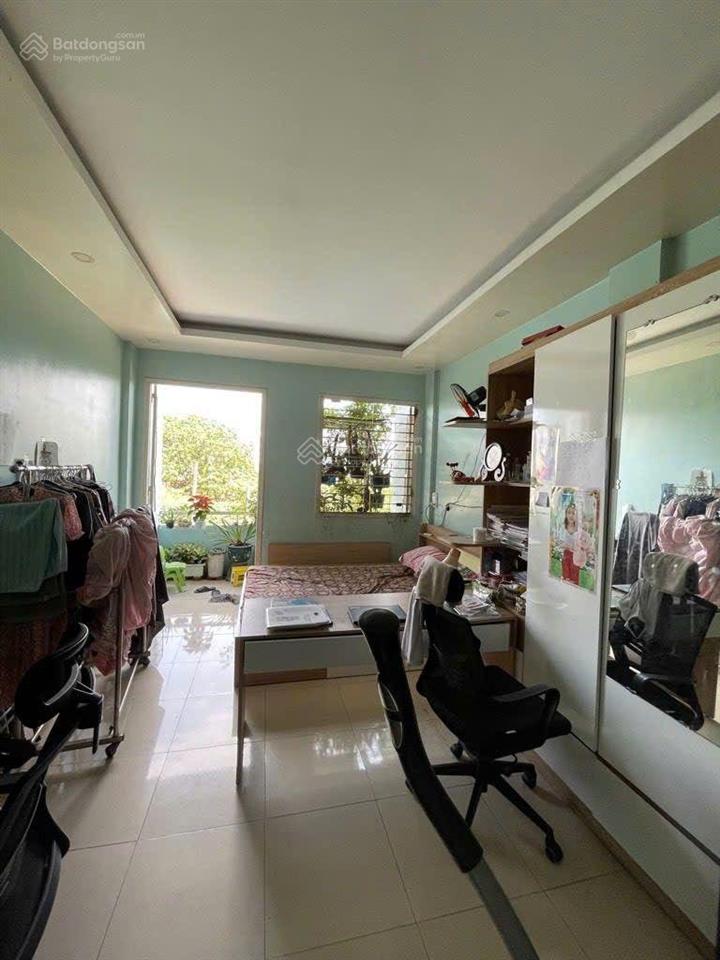 *giá chỉ 2,1 tỷ sở hửu căn hộ quận 11 tọa lạc đường tống văn trân  p5  ngay chợ hoa đầm sen .