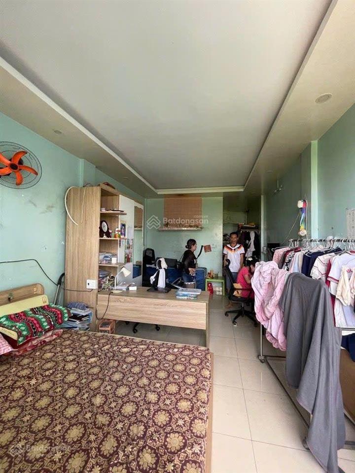 *giá chỉ 2,1 tỷ sở hửu căn hộ quận 11 tọa lạc đường tống văn trân  p5  ngay chợ hoa đầm sen .