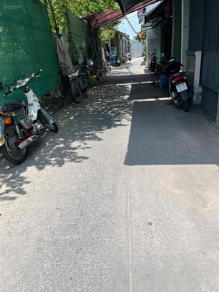 Em chính chủ cần bán nhà.diện tích 78,3m, hướng đông nam