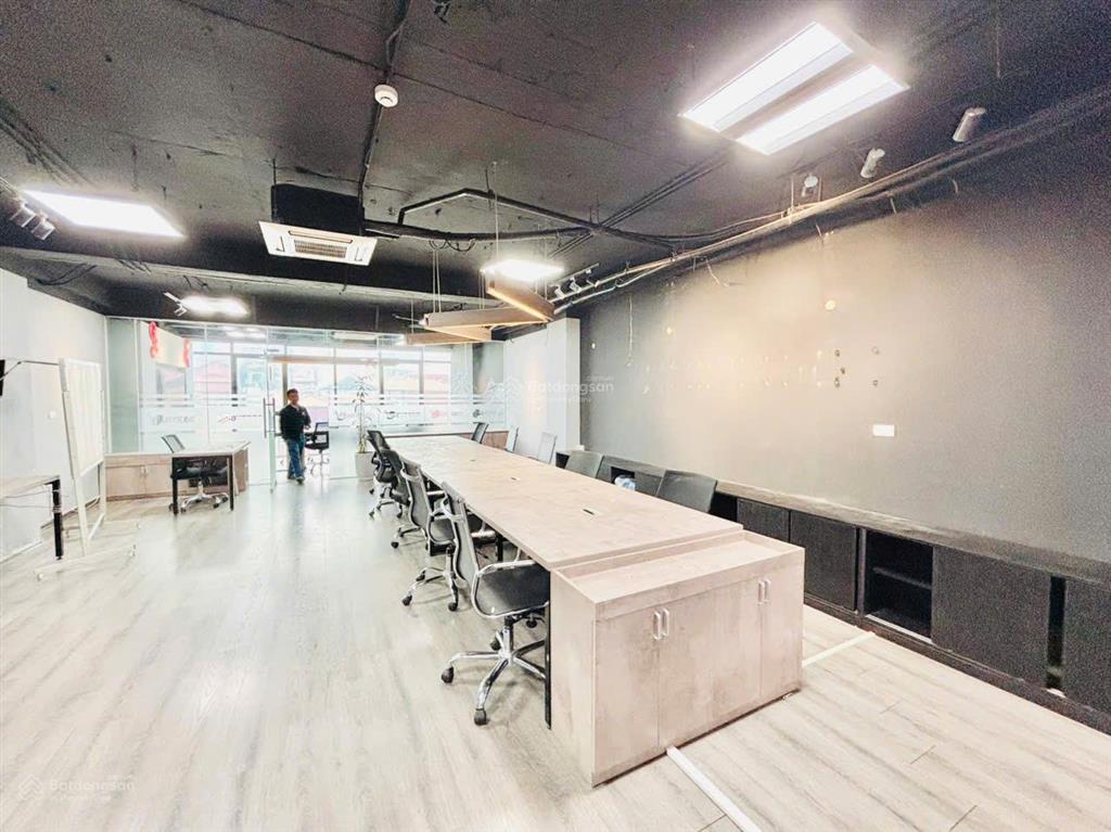 Cho thuê sàn văn phòng nguyễn xiển 150m2 18tr điện nước giá nhà nước