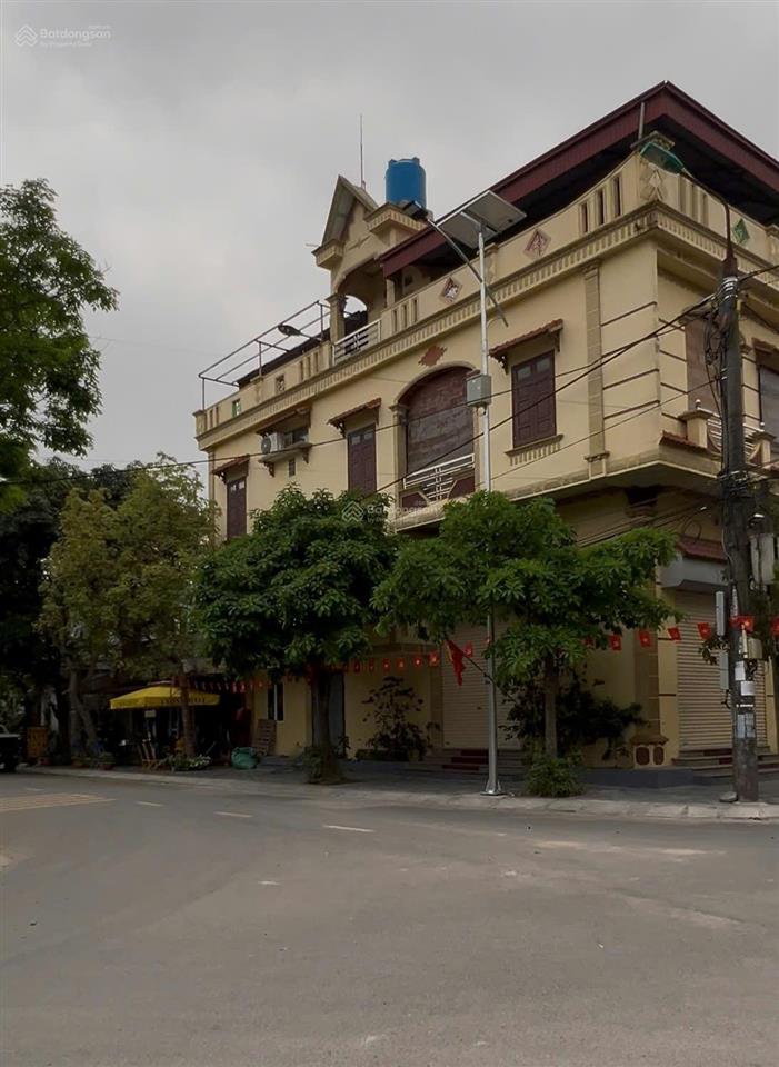 Lô góc 2 mặt tiền  trung tâm hành chính mới tiên lữ