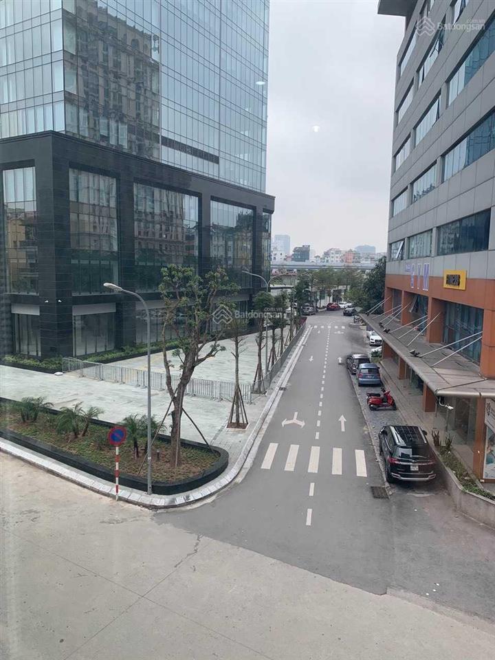 Cho thuê văn phòng 65m2 ngõ 34 hoàng cầu, giá 9 triệu bao gồm phí dv có đh view đẹp 0903 215 ***