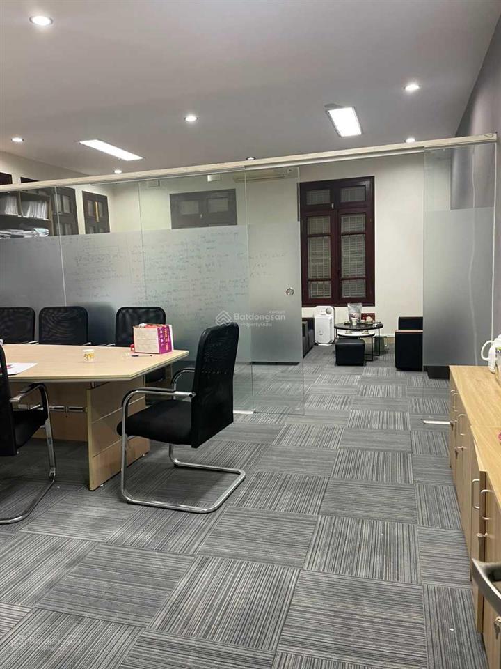 Cho thuê văn phòng hoàng cầu 35m2 giá 6,5 triệu có thang máy, đh bao gồm phí dv  0903 215 ***