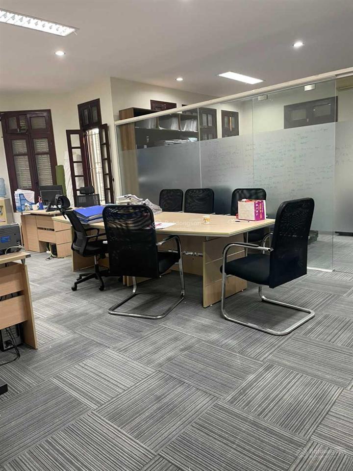 Cho thuê văn phòng hoàng cầu 35m2 giá 6,5 triệu có thang máy, đh bao gồm phí dv  0903 215 ***
