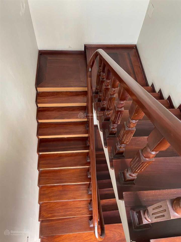 Chính chủ cho thuê chdv ngõ 210 đội cấn 35m2 full nội thất có tầng hầm để xe 5 triệu