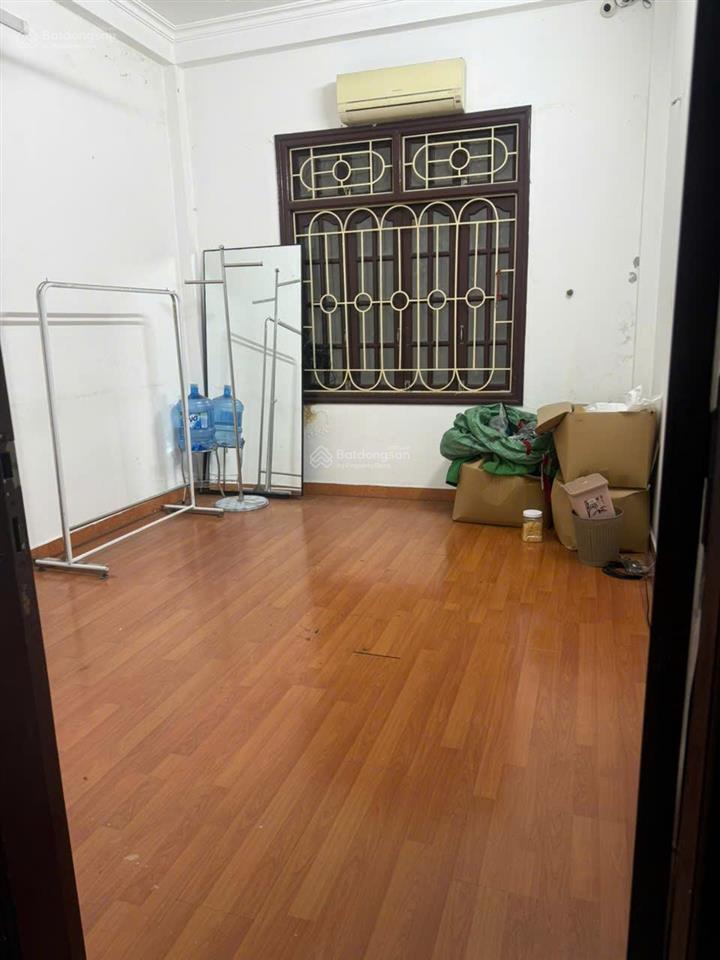 Chính chủ cho thuê văn phòng 15m2 giá 3 triệu số 93a đội cấn sẵn điều hòa, sàn gỗ