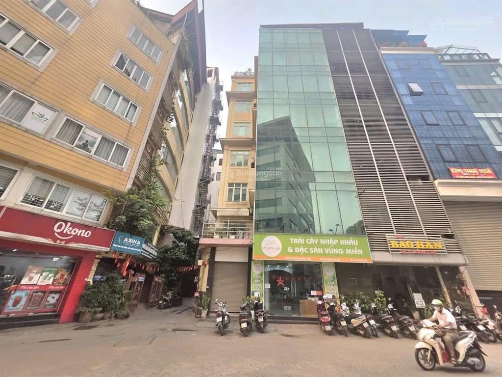 Cho thuê 35m2 văn phòng có sẵn điều hòa, sàn gỗ giá 6,5 triệu đã bao gồm phí dv.  0903 215 ***
