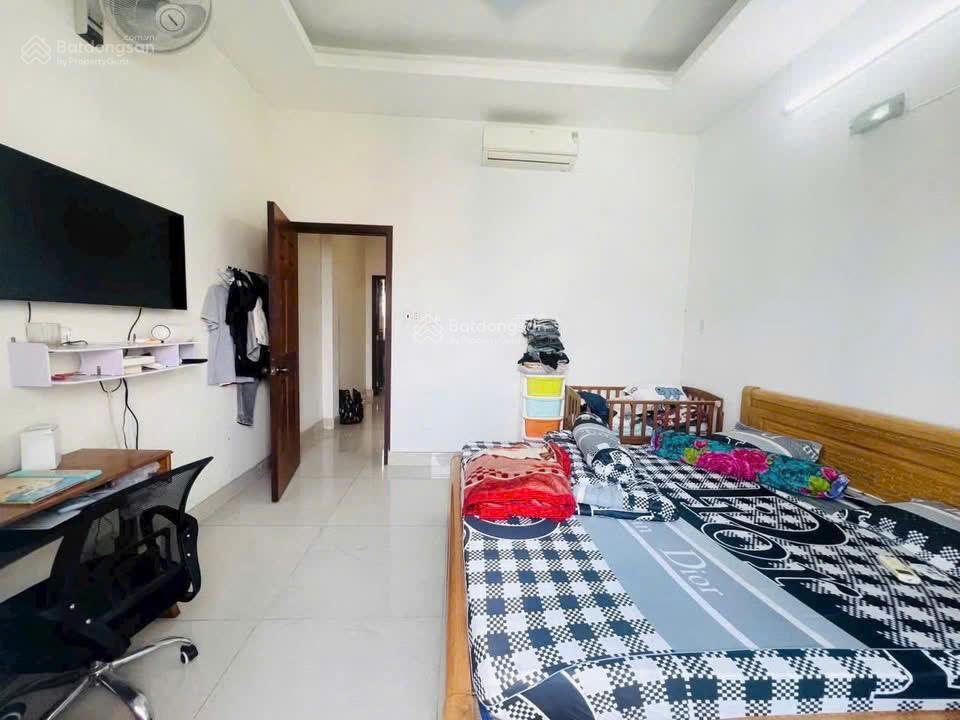Bán nhà 3 tầng 4pn, 4wc ngay chợ hiệp bình hẻm 5m giá 6,45tỷ tl