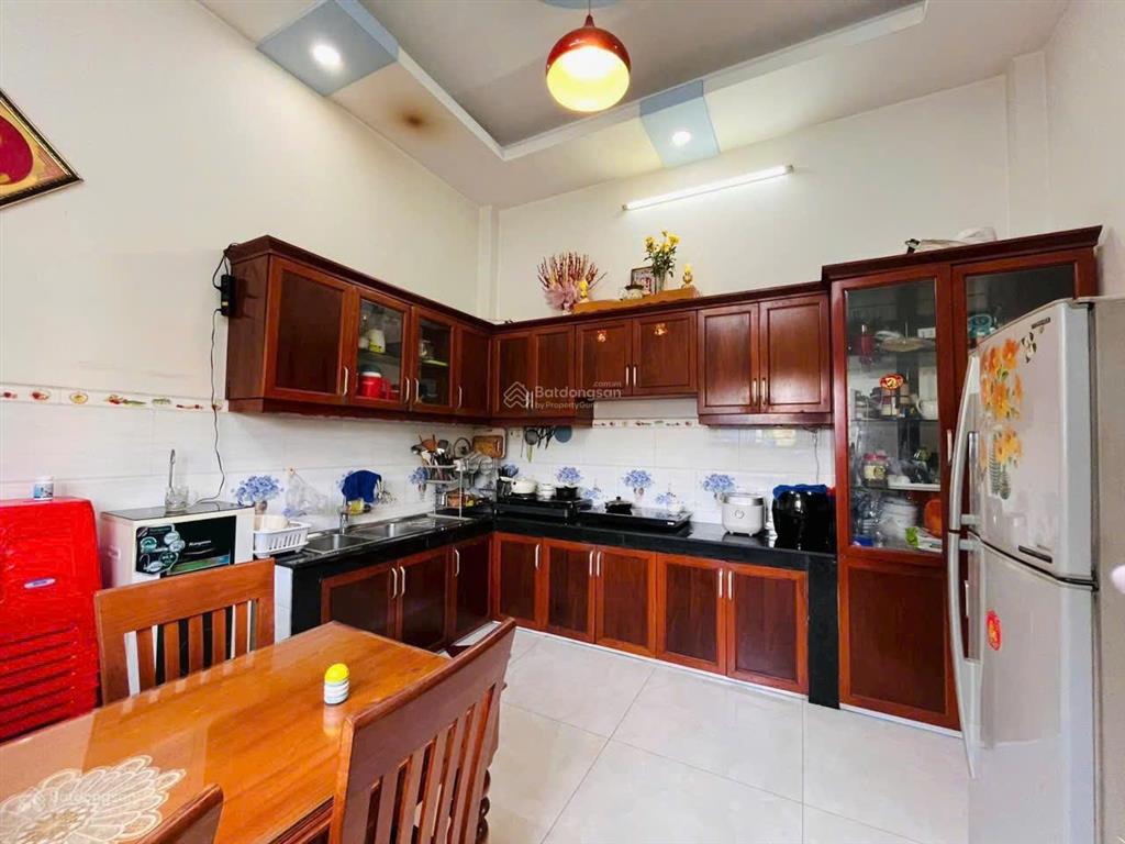 Bán nhà 3 tầng 4pn, 4wc ngay chợ hiệp bình hẻm 5m giá 6,45tỷ tl