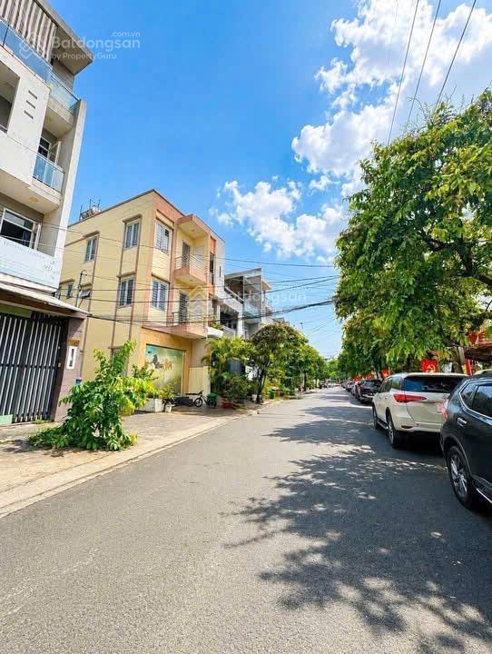 Bán nhà đẹp 4 tầng hxh  kdc hồng long  sát vạn phúc city  có 4pn 3wc giá 6 tỷ 49 tl