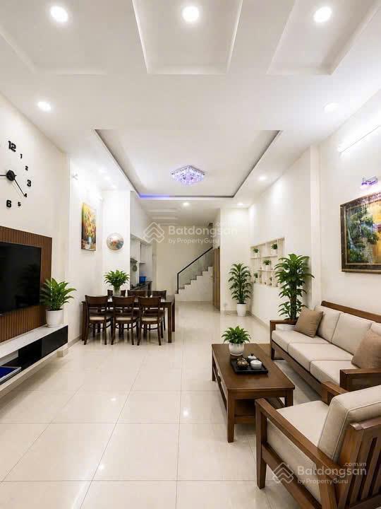 Bán nhà đẹp 4 tầng hxh  kdc hồng long  sát vạn phúc city  có 4pn 3wc giá 6 tỷ 49 tl