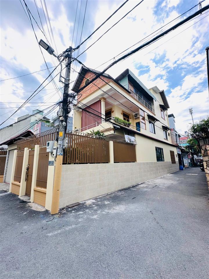 Nhà đẹp! bán nhanh nhà 1 trệt 3 lầu tum sân thượng trước sau diện tích 104m2
