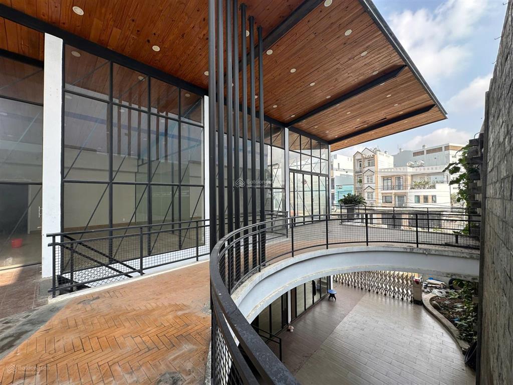 Cần cho thuê nhà 13*26m thích hợp kinh doanh hoặc f&b đường nguyễn thị định