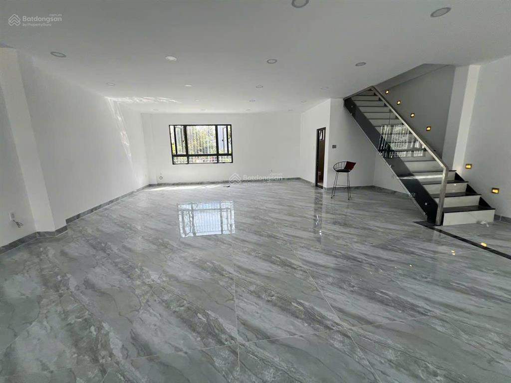 Cần cho thuê nhà trệt lửng 2 lầu đường nguyễn thanh sơn quận 2
