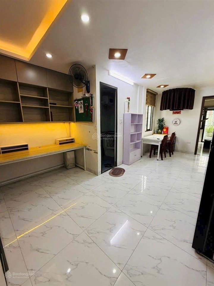 Ch nằm tại vị trí sát ngoại thương, ngoại giao, bv nhi.... chủ nhà rất cần bán!
có phôi sổ riêng!