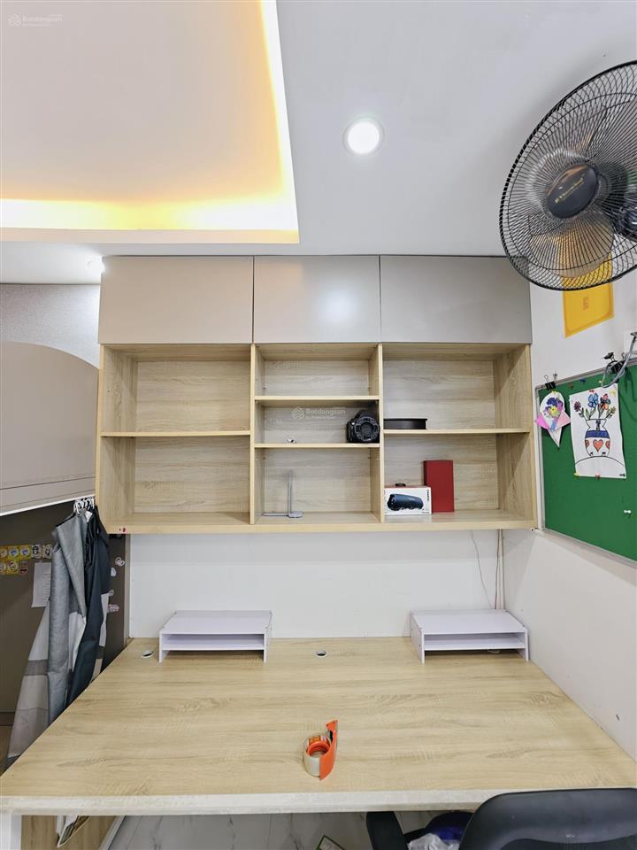Ch nằm tại vị trí sát ngoại thương, ngoại giao, bv nhi.... chủ nhà rất cần bán!
có phôi sổ riêng!
