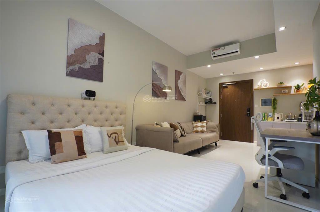 Bán căn officetel 30m2 3,5 tỷ, dạng studio, sổ hồ có sẵn, đang cho thuê khách ở dài hạn.0912 215 ***