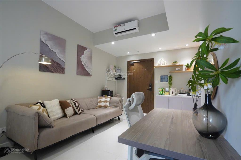 Bán căn officetel 30m2 3,5 tỷ, dạng studio, sổ hồ có sẵn, đang cho thuê khách ở dài hạn.0912 215 ***