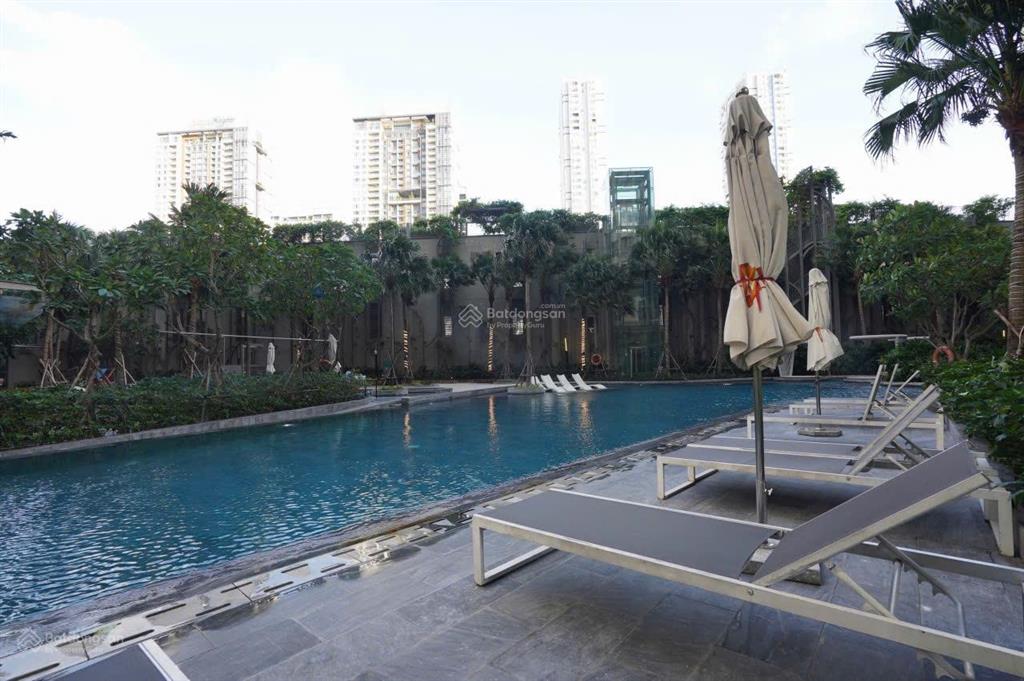 Bán căn officetel 30m2 3,5 tỷ, dạng studio, sổ hồ có sẵn, đang cho thuê khách ở dài hạn.0912 215 ***