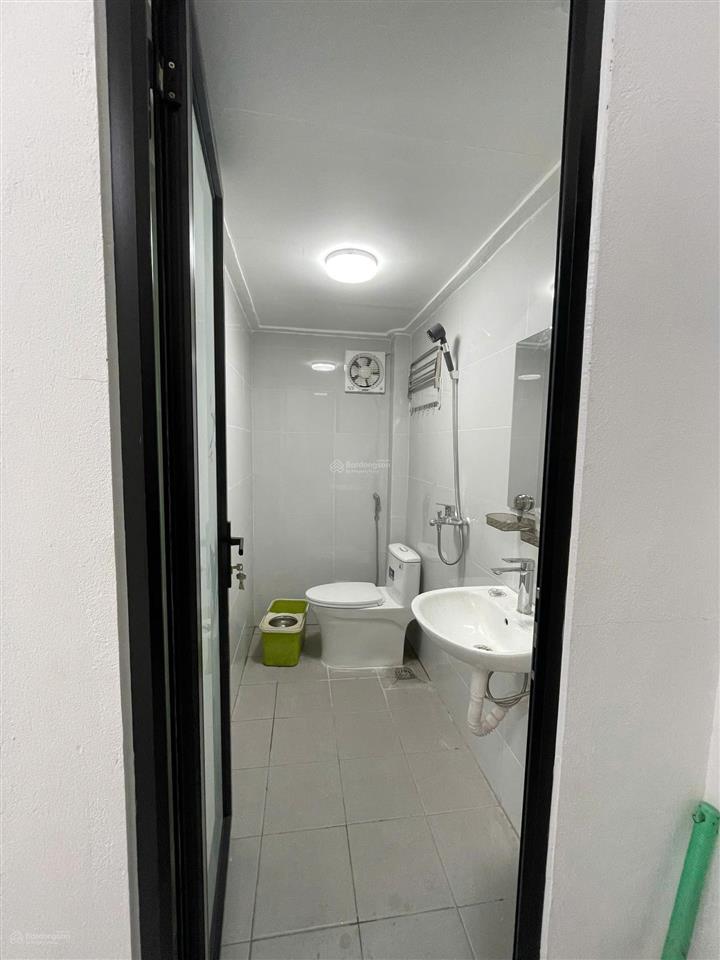 Chính chủ cho thuê nhà nguyên căn 2 tầng + 1 tum, mỗi tầng 1 wc + điều hoà