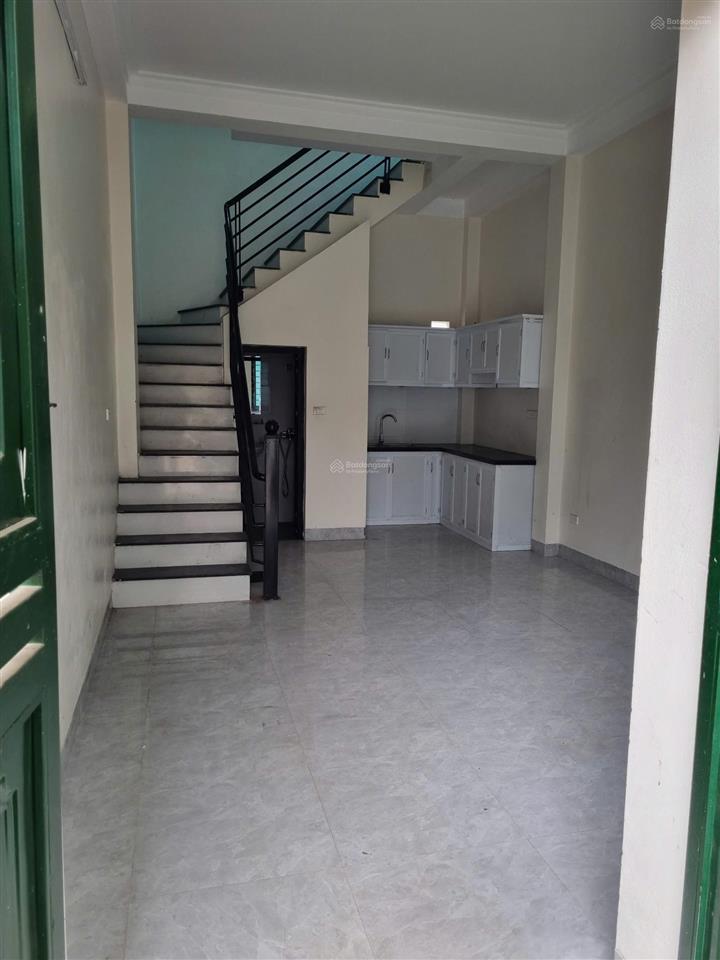 Chính chủ cho thuê nhà nguyên căn 2 tầng + 1 tum, mỗi tầng 1 wc + điều hoà