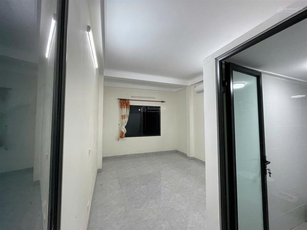 Chính chủ cho thuê nhà nguyên căn 2 tầng + 1 tum, mỗi tầng 1 wc + điều hoà