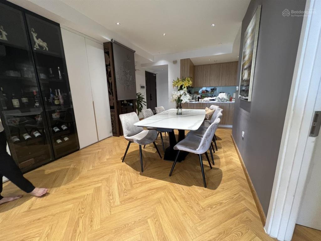 Bán căn hộ kđt dịch vọng, 128m2 có 3 pn view công viên, giá 10.8 tỷ