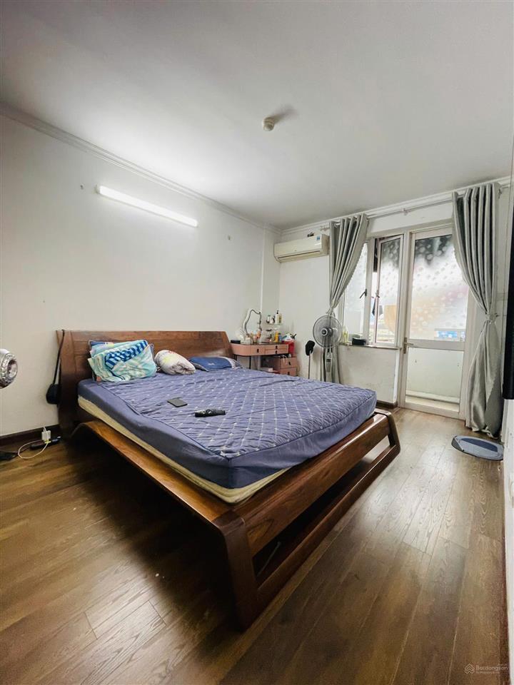 Cho thuê căn hộ chung cư có 3pn, 2 wc phố nguyễn chí thanh, giá 14 triệu/tháng