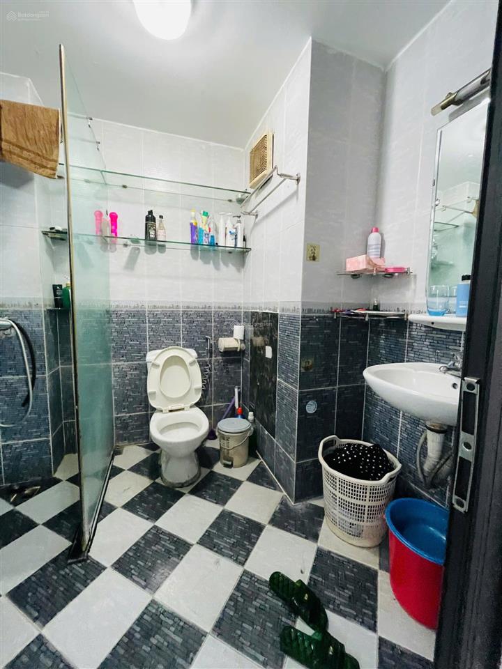 Cho thuê căn hộ chung cư có 3pn, 2 wc phố nguyễn chí thanh, giá 14 triệu/tháng