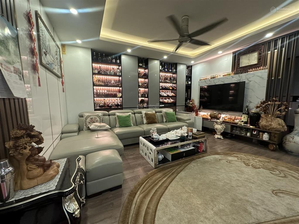 Bán căn hộ siêu đẹp  c18 xuân la 655 lạc long quân 101m2 có 3pn