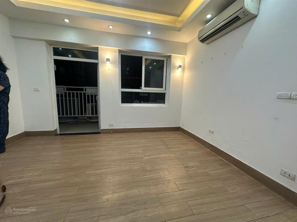 Cho thuê căn hộ 165 thái hà, 85m2, 2 pn 2 wc, đồ cơ bản, giá 15,x triệu/tháng