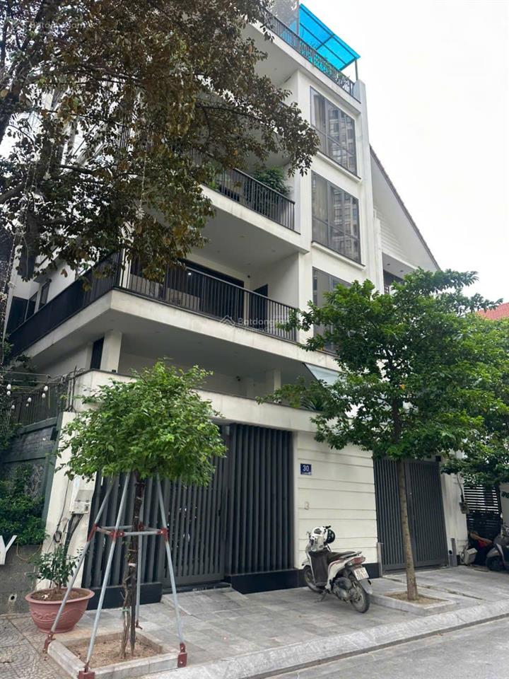 Cho thuê nhà liền kề trần kim xuyến, 150m2 x 7 tầng. có thang máy. mặt tiền 10m