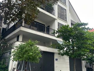 Cho thuê nhà liền kề trần kim xuyến, 150m x 7 tầng. có thang máy. mặt tiền 10m giá 83 triệu/tháng