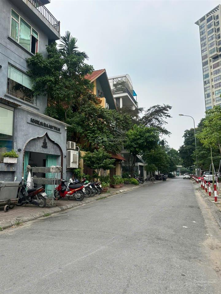 Cho thuê nhà liền kề trần kim xuyến, 150m2 x 7 tầng. có thang máy. mặt tiền 10m