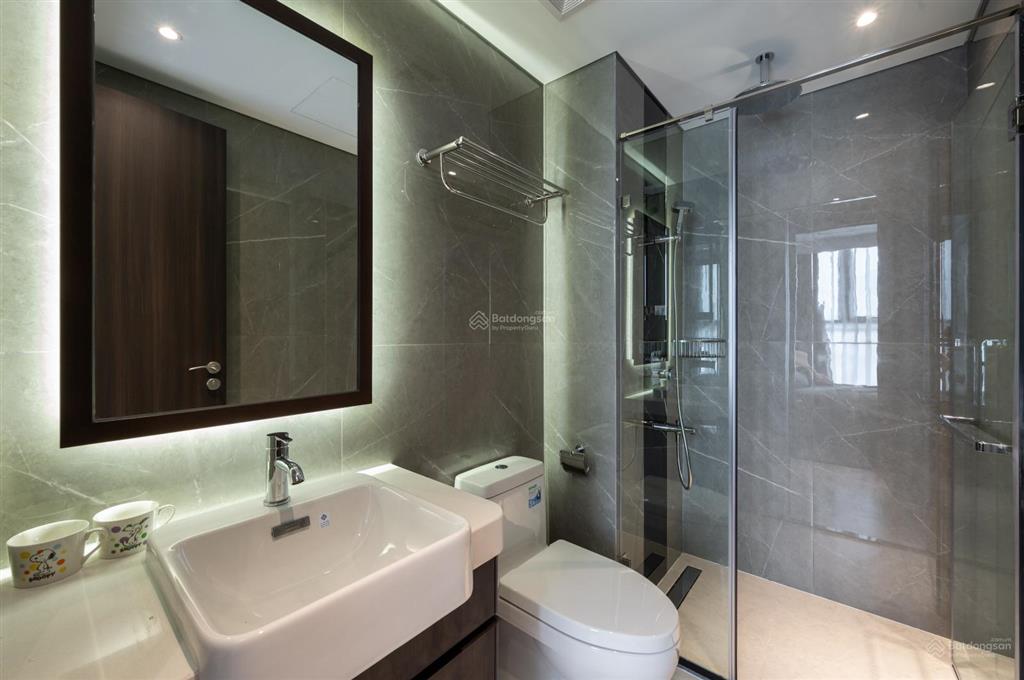 Định cư nước ngoài cần bán nhanh căn hộ gloria số 8 nguyên hồng, 57m2, 2 pn 2 wc