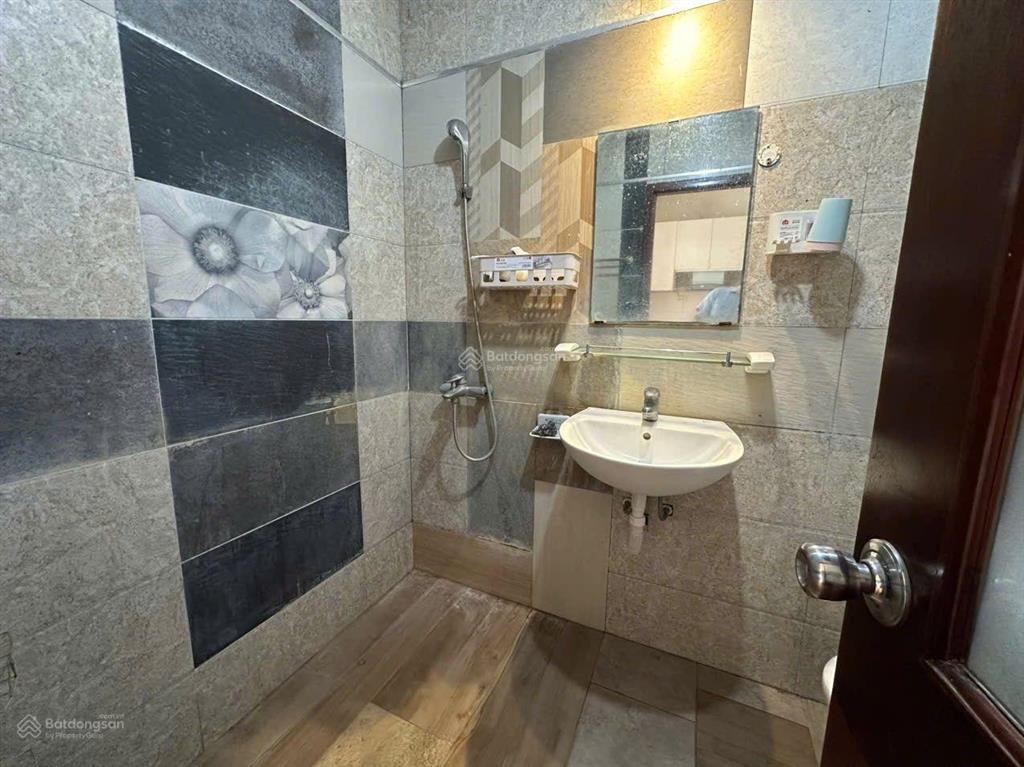 Cho thuê căn hộ f5 trung kính, 65m², 2pn 1 wc giá 10tr/tháng