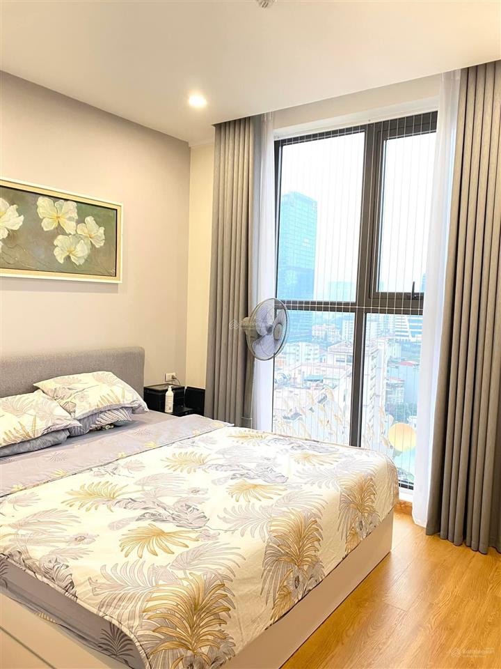 Bán căn hộ c18 xuân la, 665 lạc long quân, 90m2, 3pn 2 wc view hồ tây.